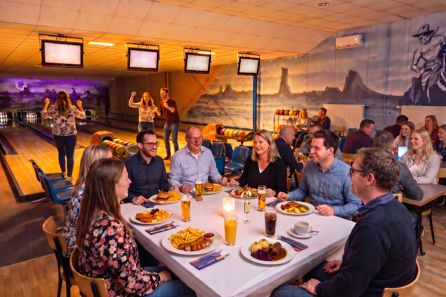 Feier im kleinen Kreis am gedeckten Tisch neben der Bowlingbahn im Freizeitpark Landsberg